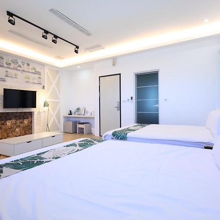 海享電梯民宿-近夜市-近海邊 Hualien Eksteriør billede